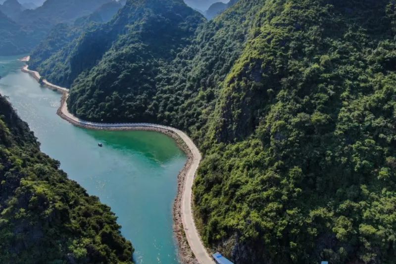 Trekking và leo núi khám phá