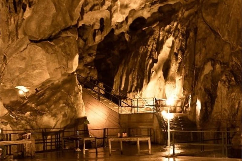 Hang Quân Y - dấu tích lịch sử của những năm tháng hào hùng