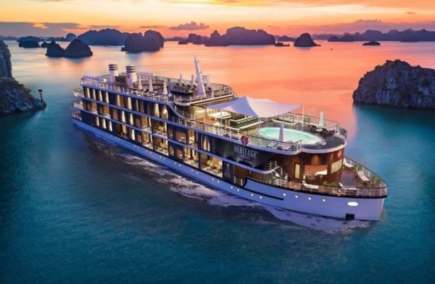 Trải nghiệm đi du thuyền trên vịnh Lan Hạ
