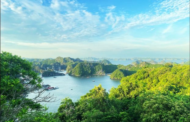 Cùng ngắm nhìn thiên nhiên hùng vĩ từ trên cao - Vịnh Lan Hạ