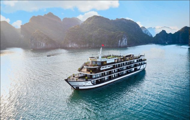 Trải nghiệm du thuyền trên Vịnh Lan Hạ