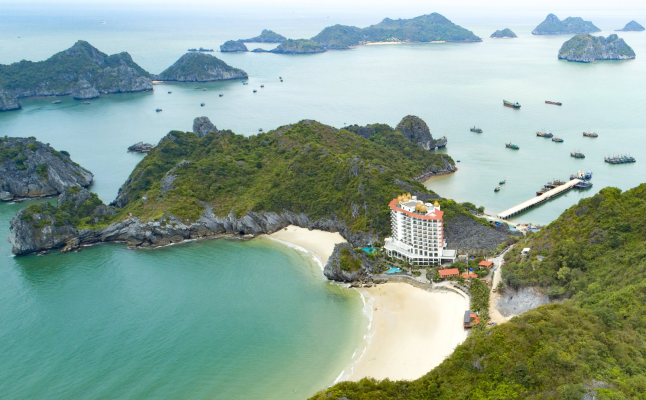 Vẻ đẹp của Đảo ngọc Cát Bà khi nhìn từ trên cao