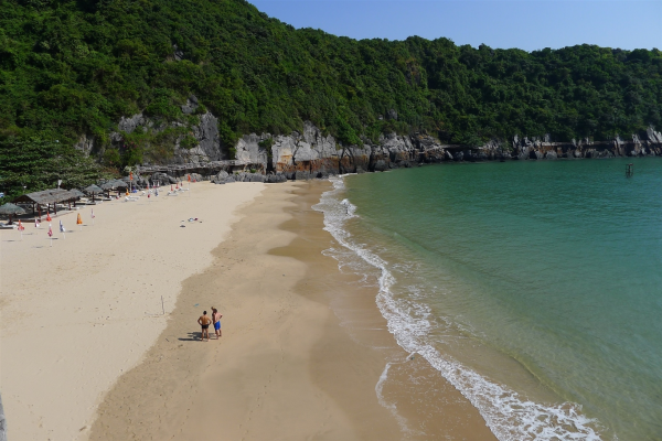 Bãi tắm du lịch tại Cát Bà