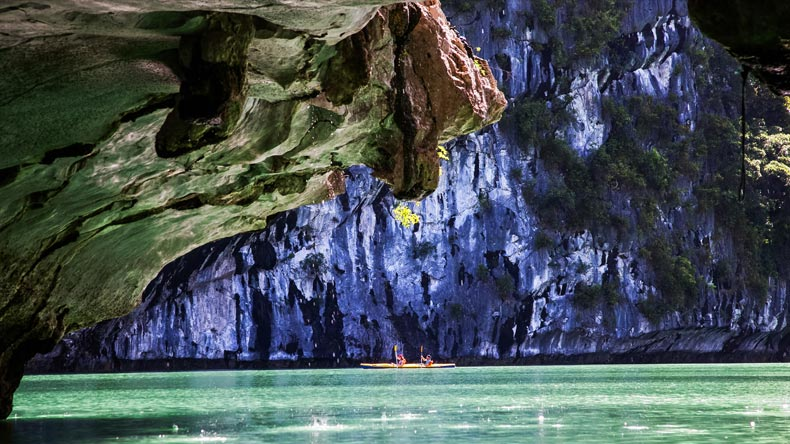 Hang Sáng - Hang Tối tại Cát Bà