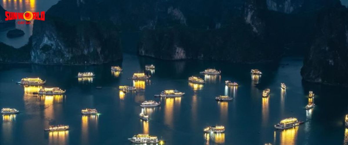 Du ngoạn trên du thuyền vào đêm
