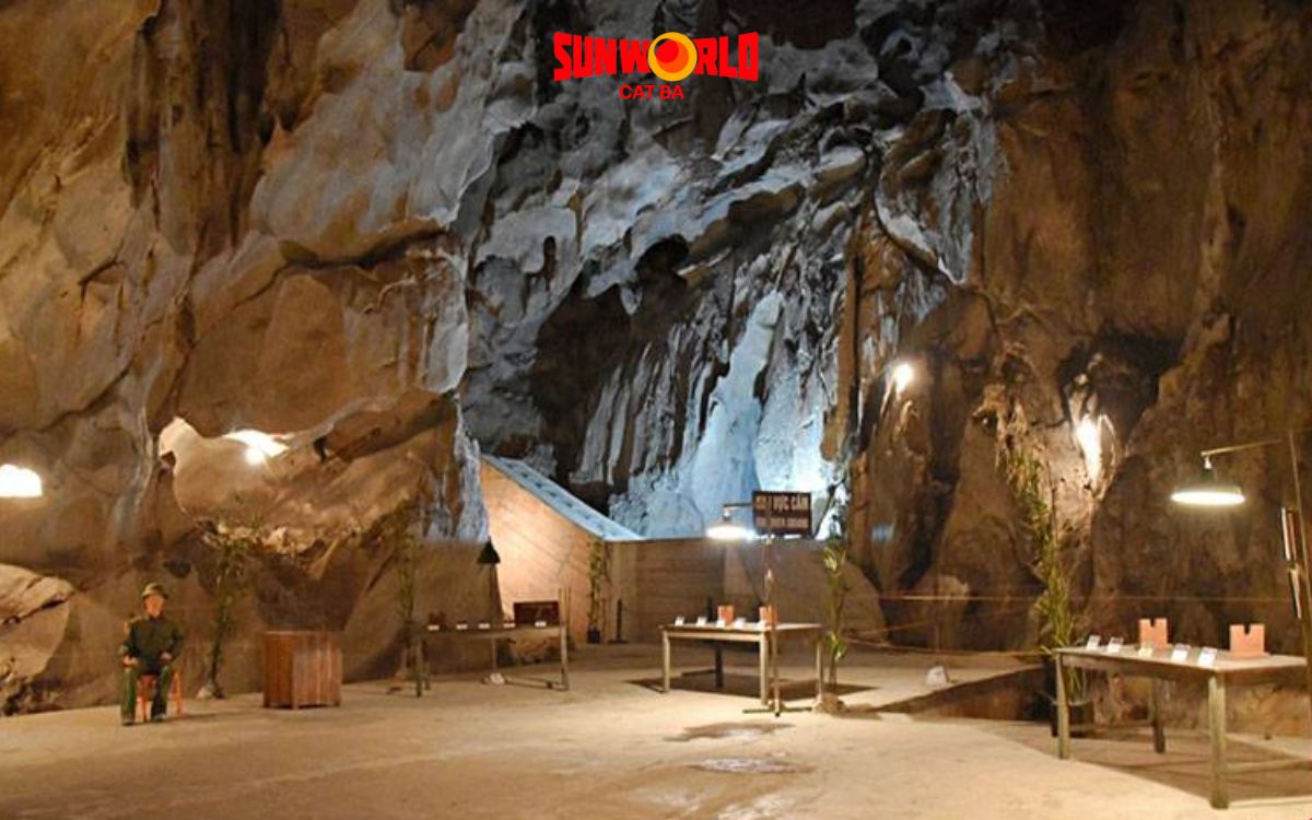 đỉnh hải quân cát bà